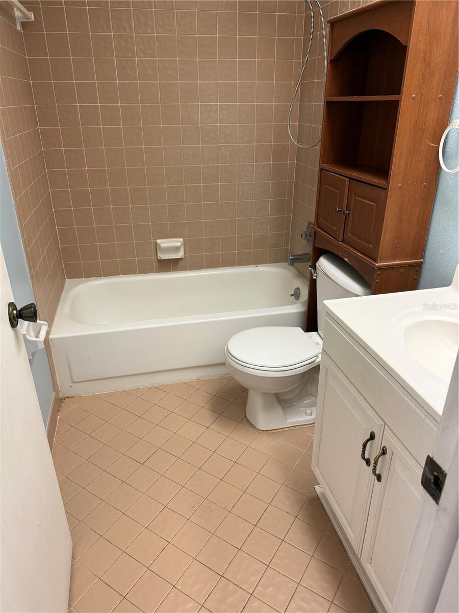 Image 9 of 25 For 3300 Fox Chase Circle N 232