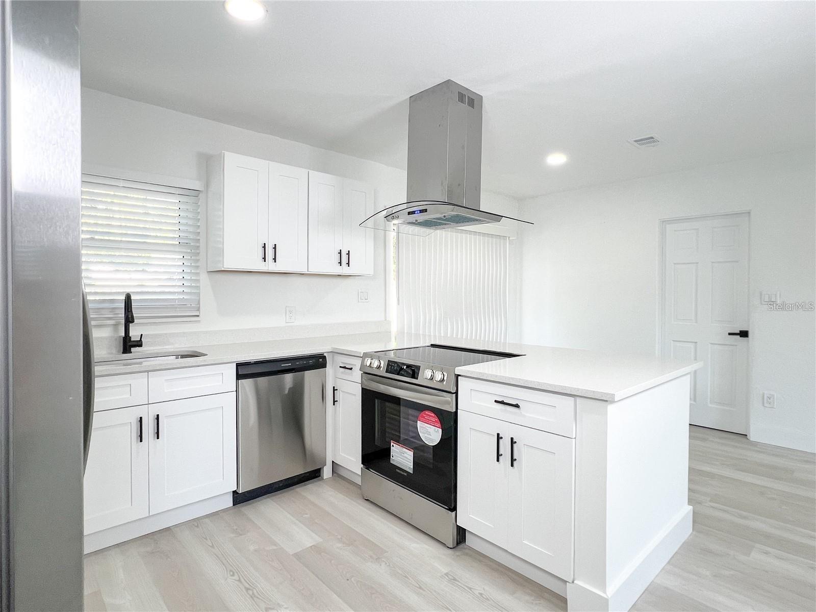 Image 6 of 25 For 1757 Tyrone Boulevard N