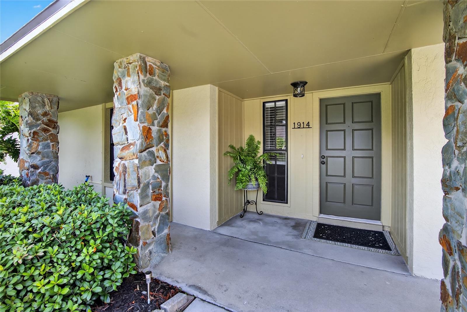 Image 6 of 64 For 1914 Coral Tree Court