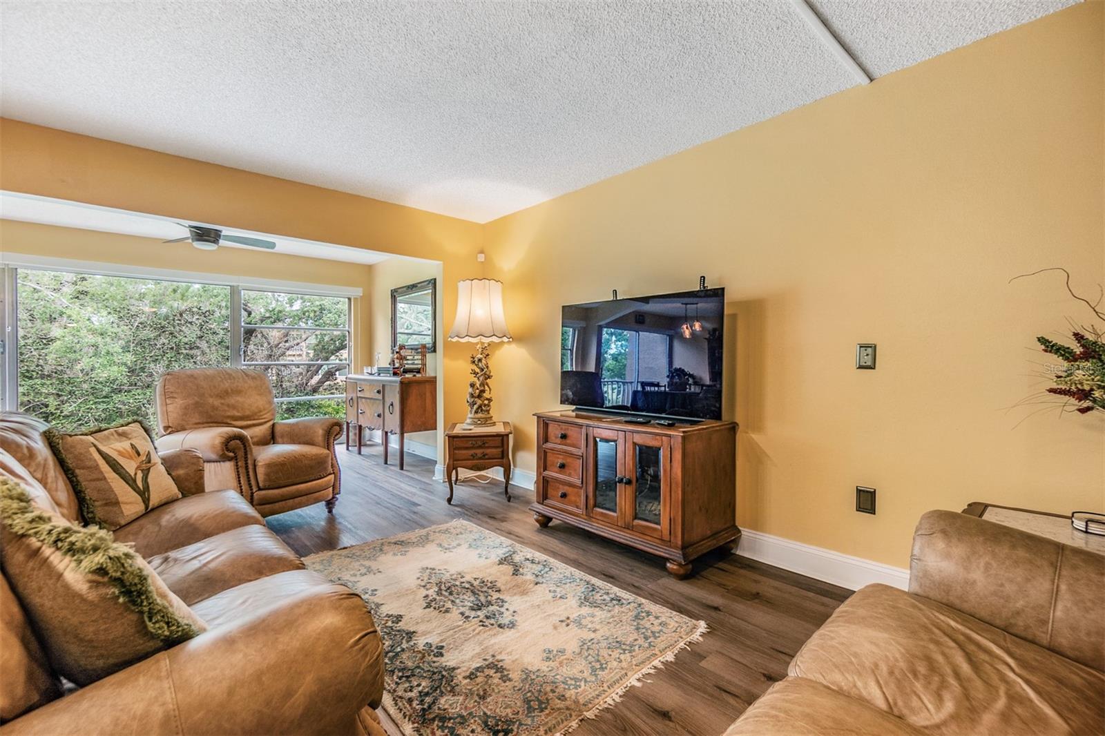 Image 6 of 39 For 225 Country Club Drive E246