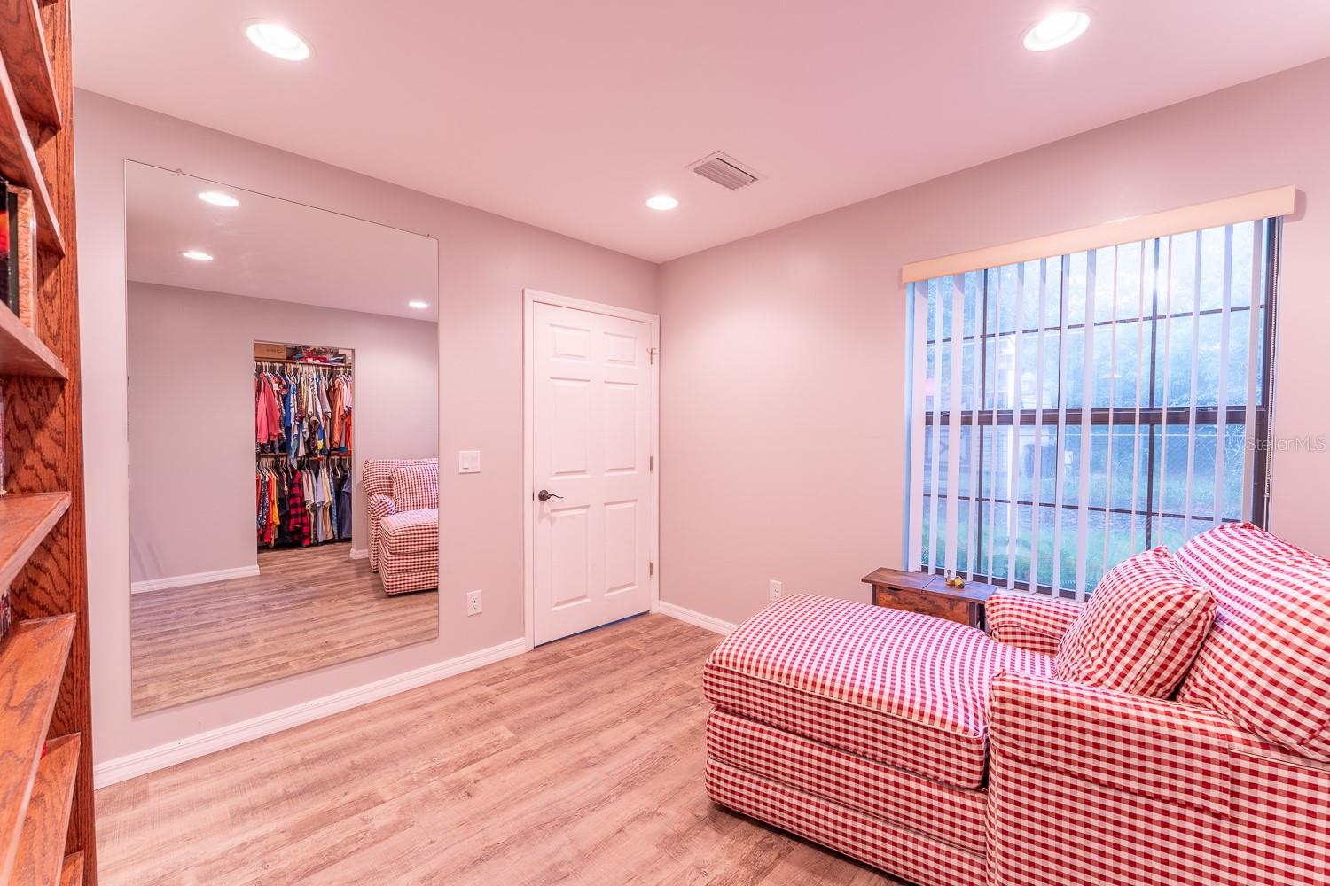 Image 21 of 48 For 8725 Rosemont Court