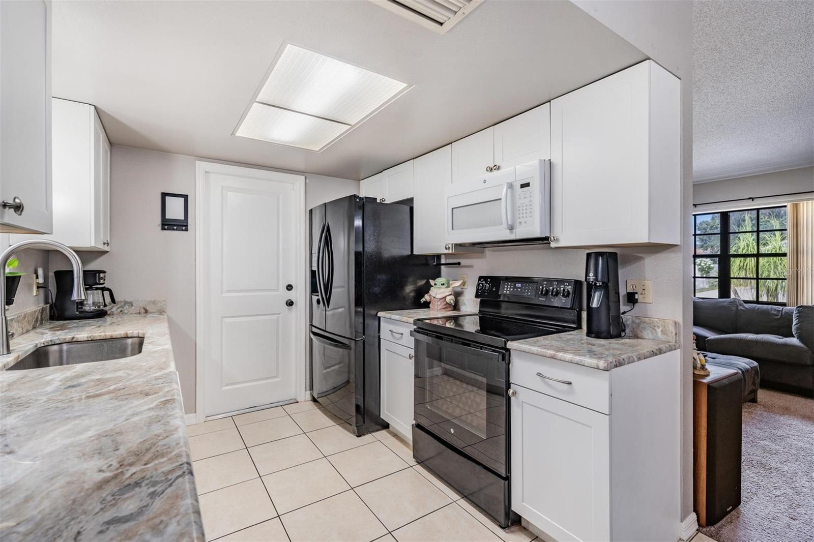 Listing photo id 8 for 1338 Persimmon Drive