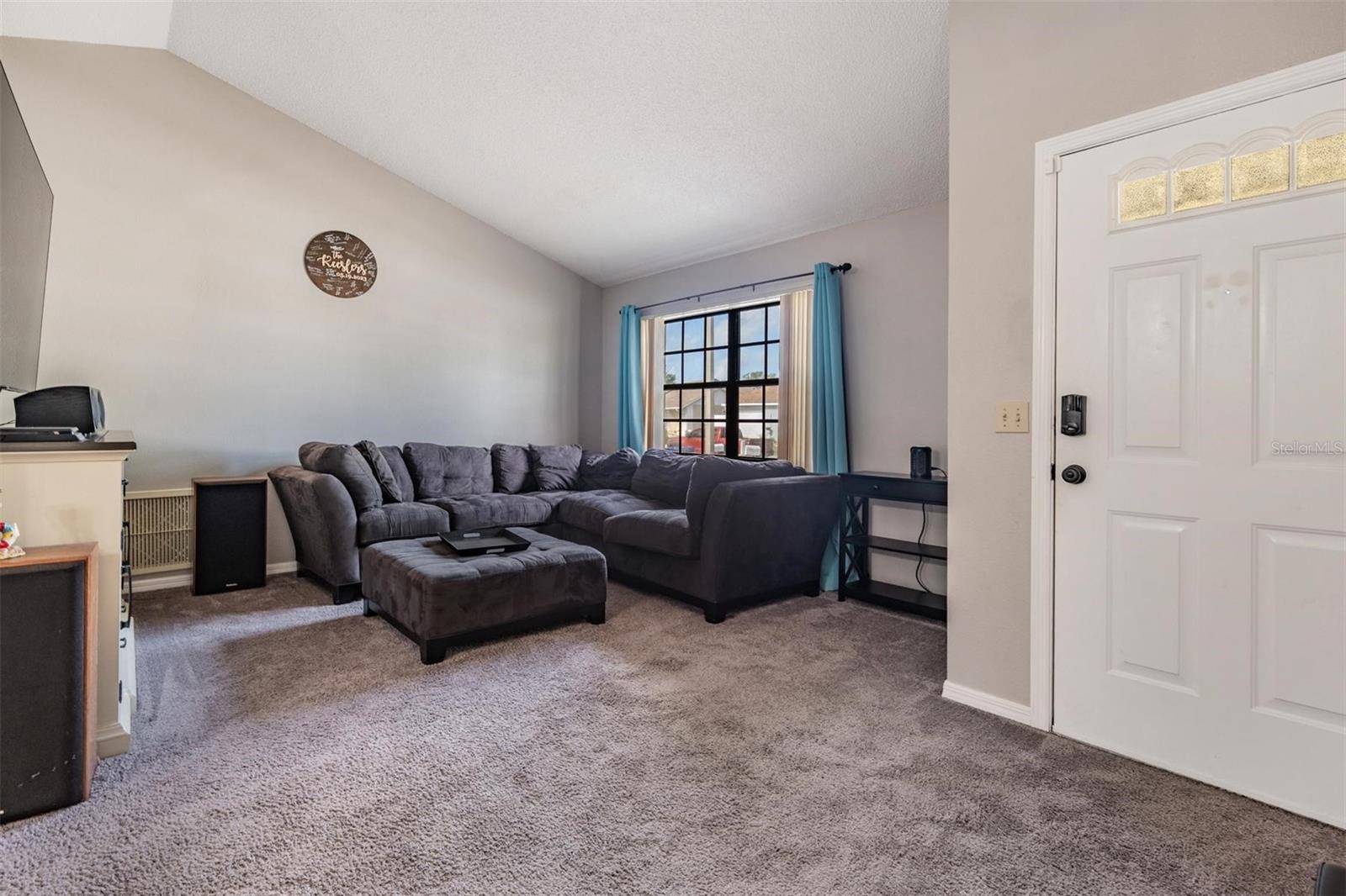 Listing photo id 9 for 1338 Persimmon Drive