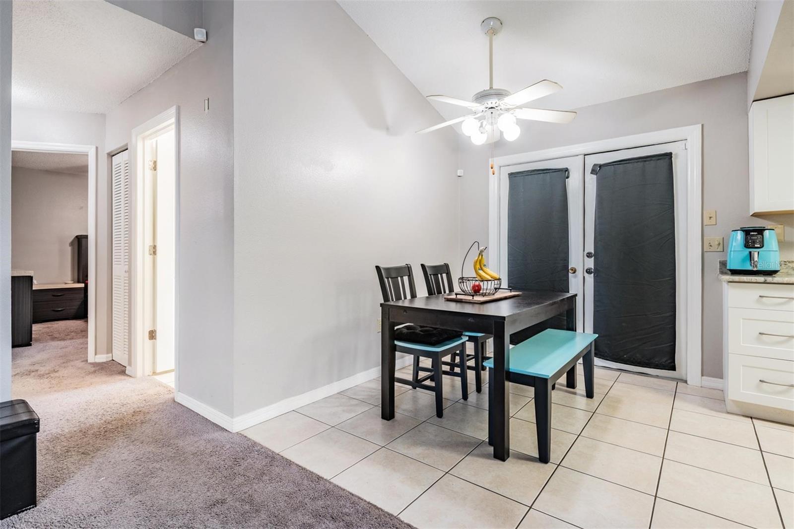 Listing photo id 13 for 1338 Persimmon Drive