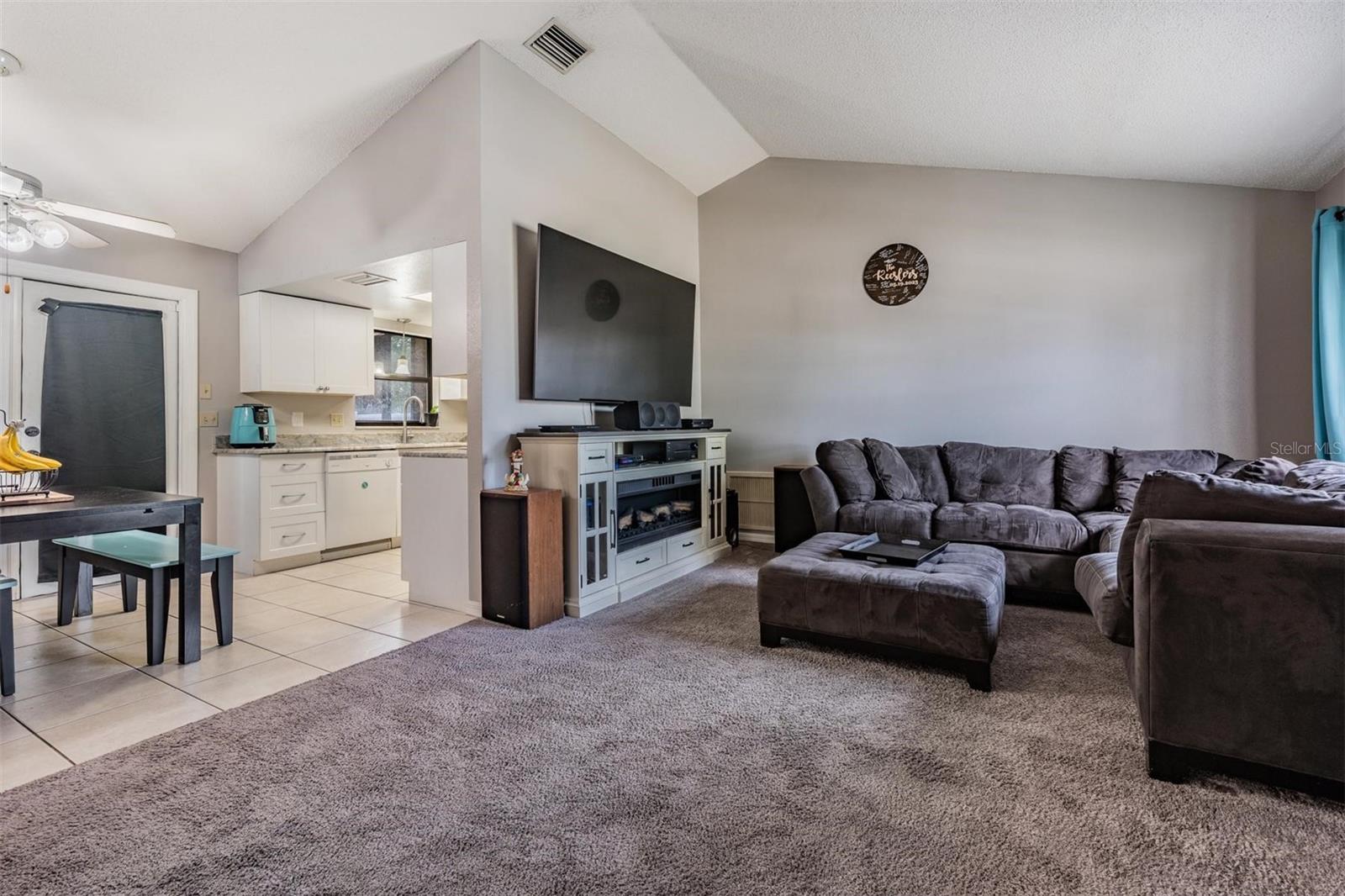 Listing photo id 0 for 1338 Persimmon Drive