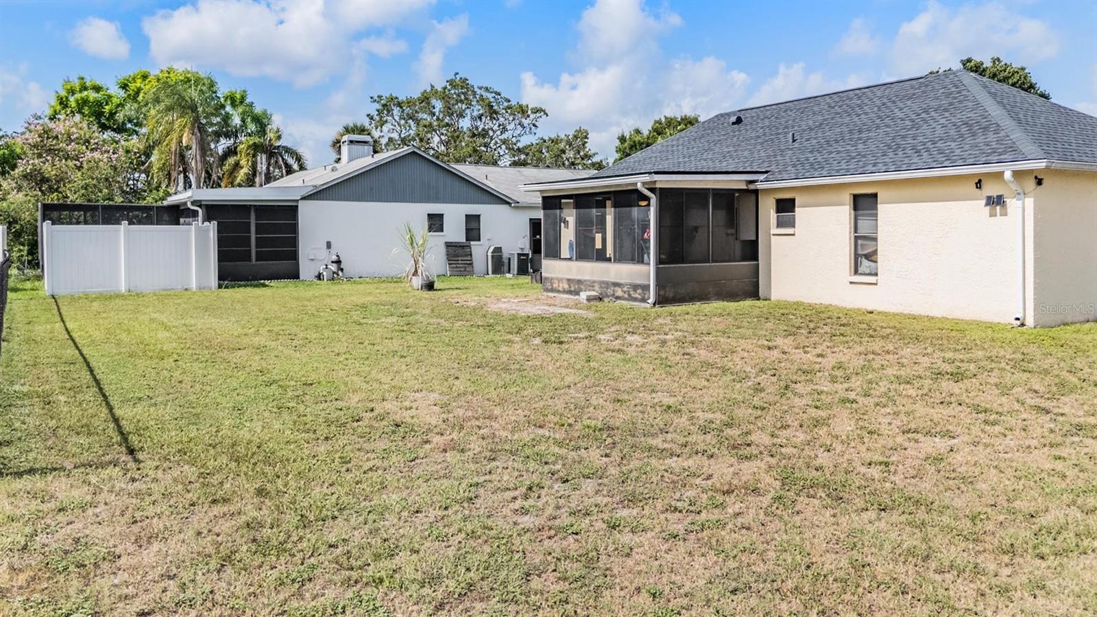 Listing photo id 20 for 1338 Persimmon Drive
