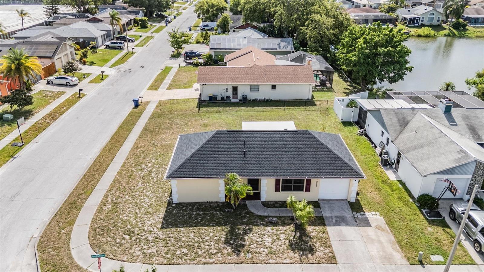 Listing photo id 24 for 1338 Persimmon Drive