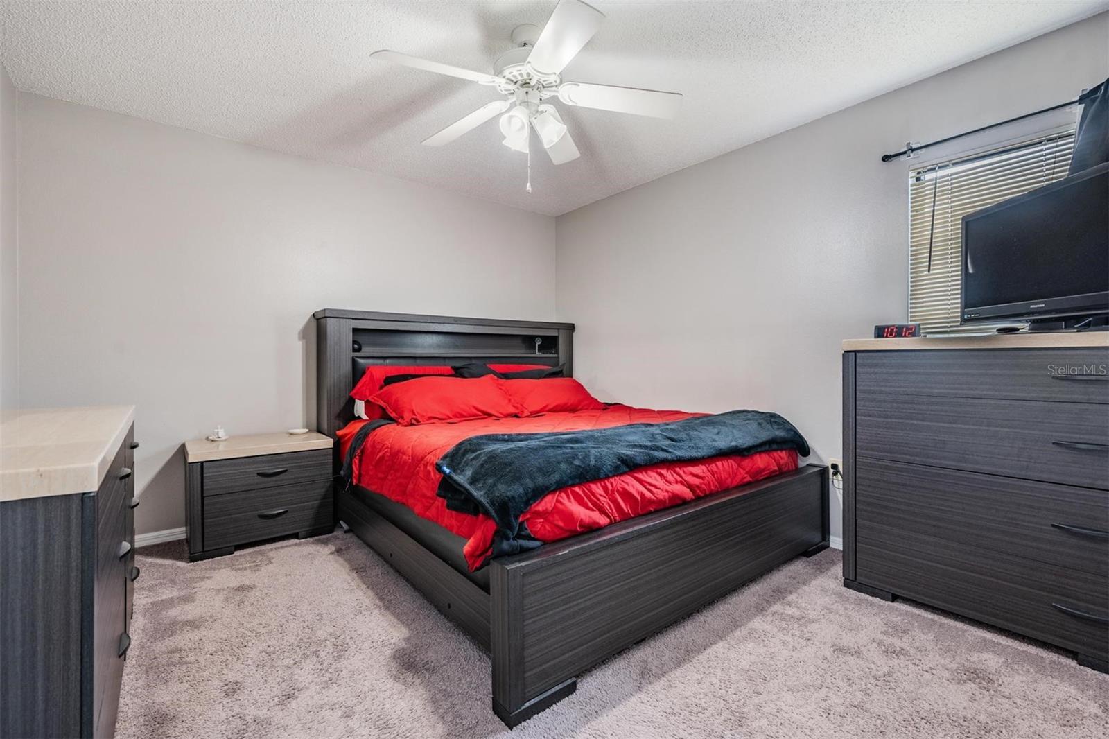Listing photo id 1 for 1338 Persimmon Drive
