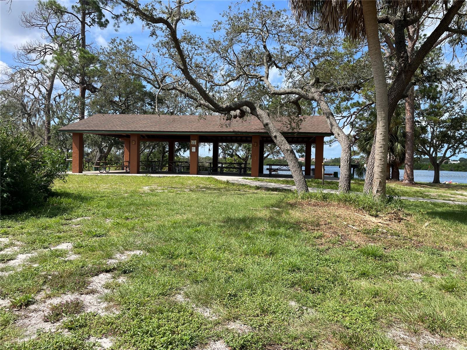Listing photo id 30 for 1338 Persimmon Drive