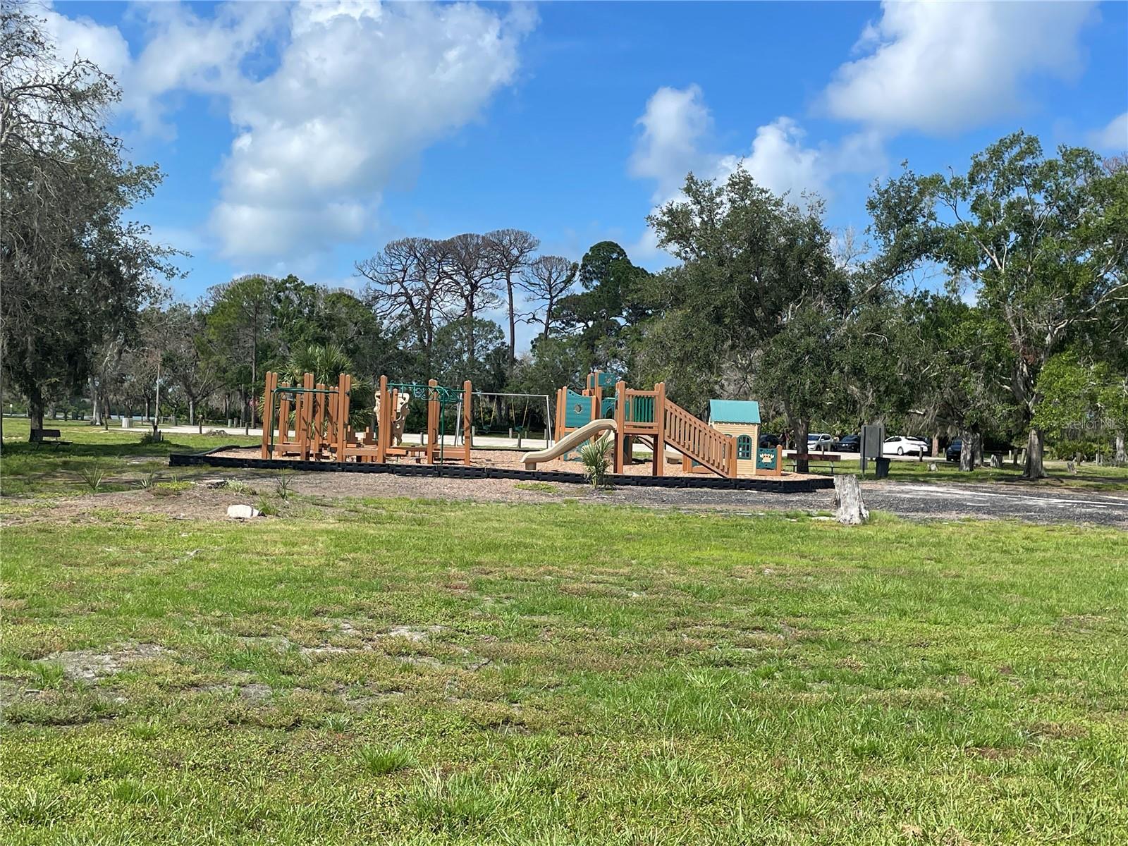 Listing photo id 32 for 1338 Persimmon Drive