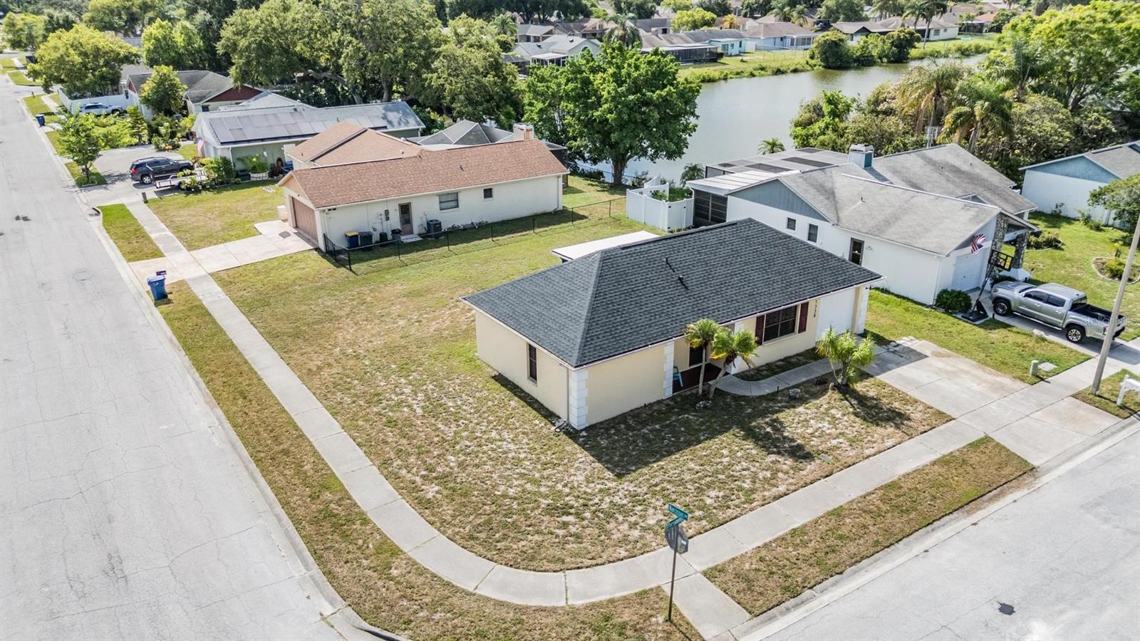 Listing photo id 2 for 1338 Persimmon Drive