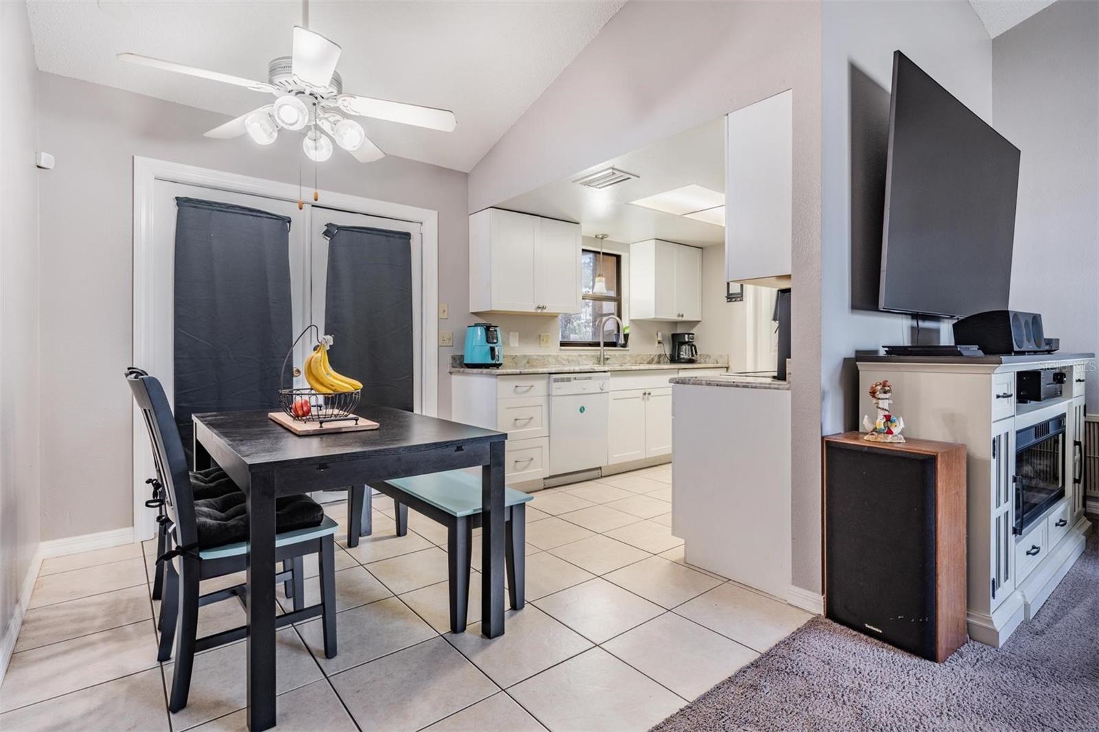 Listing photo id 5 for 1338 Persimmon Drive
