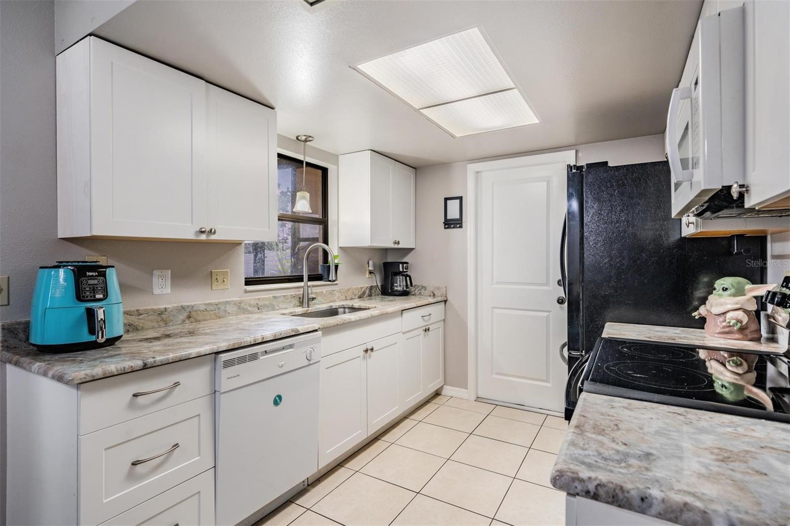 Listing photo id 7 for 1338 Persimmon Drive