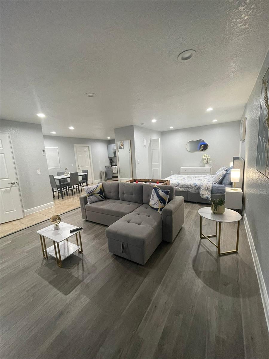 Image 3 of 14 For 8502 N Hamner Ave