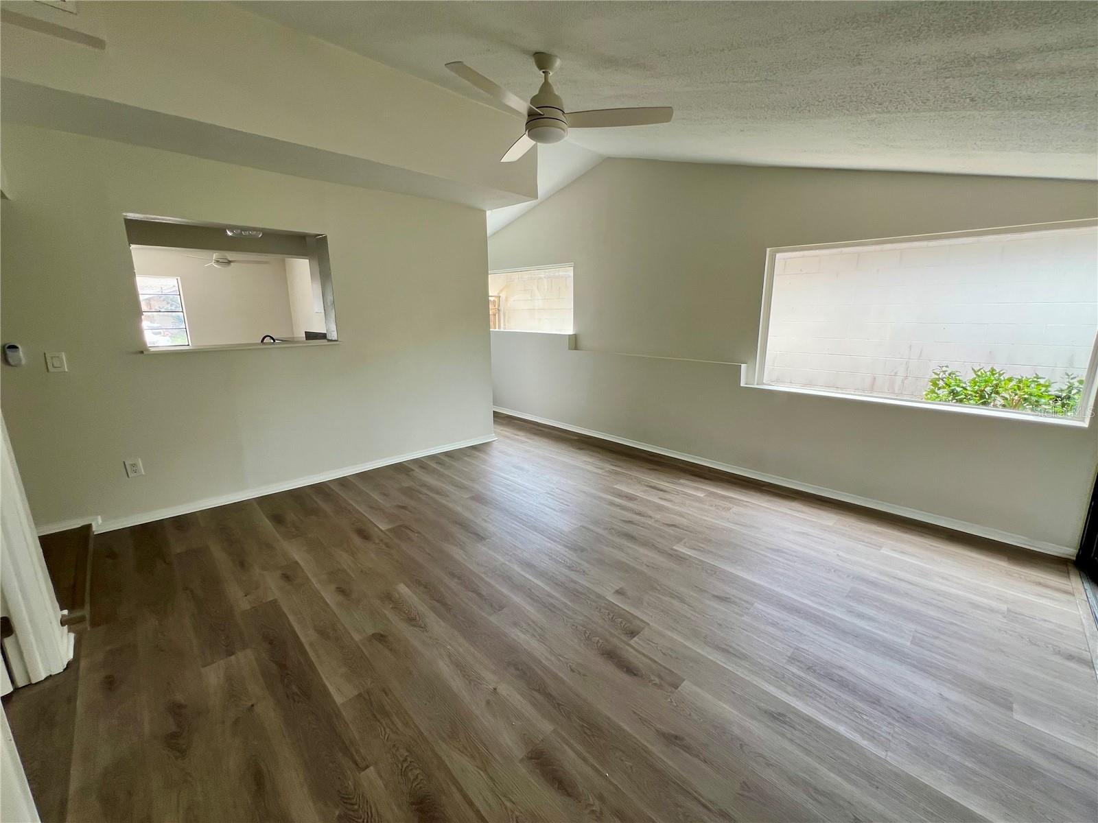 Image 14 of 52 For 10513 Parkcrest Drive