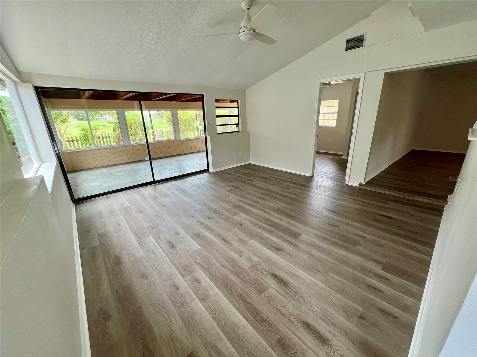 Image 15 of 52 For 10513 Parkcrest Drive