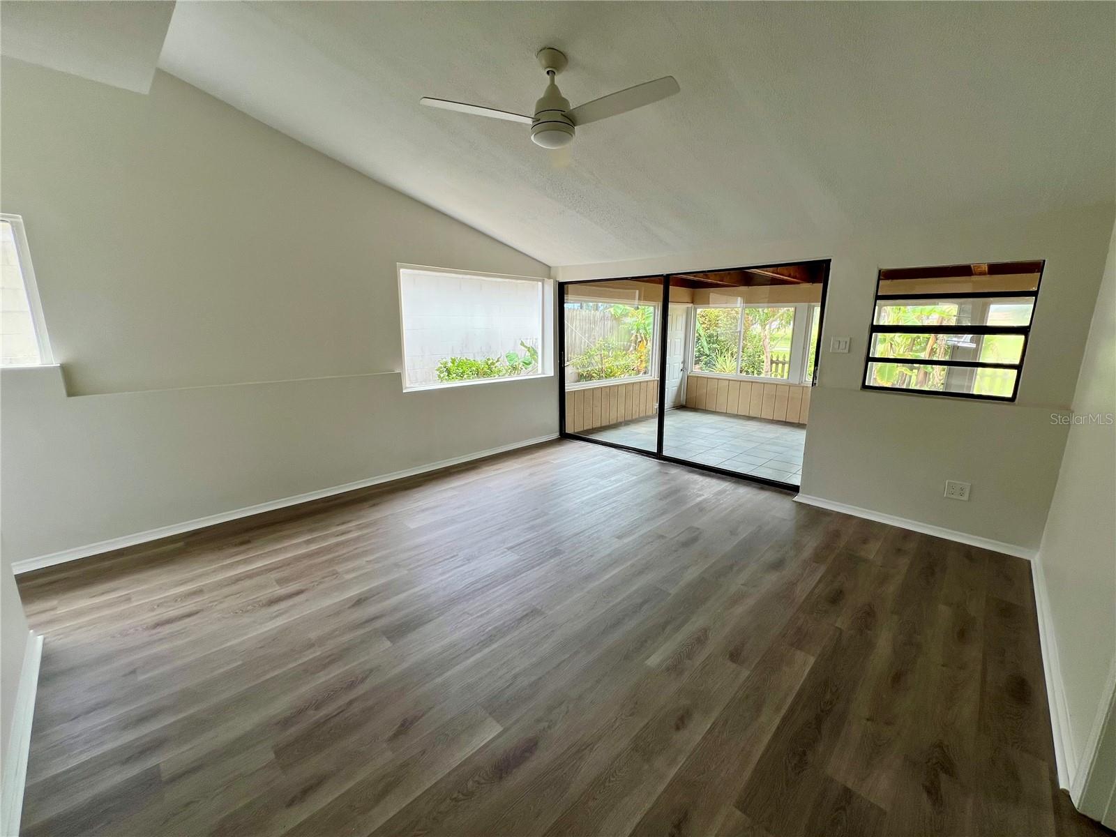 Image 16 of 52 For 10513 Parkcrest Drive