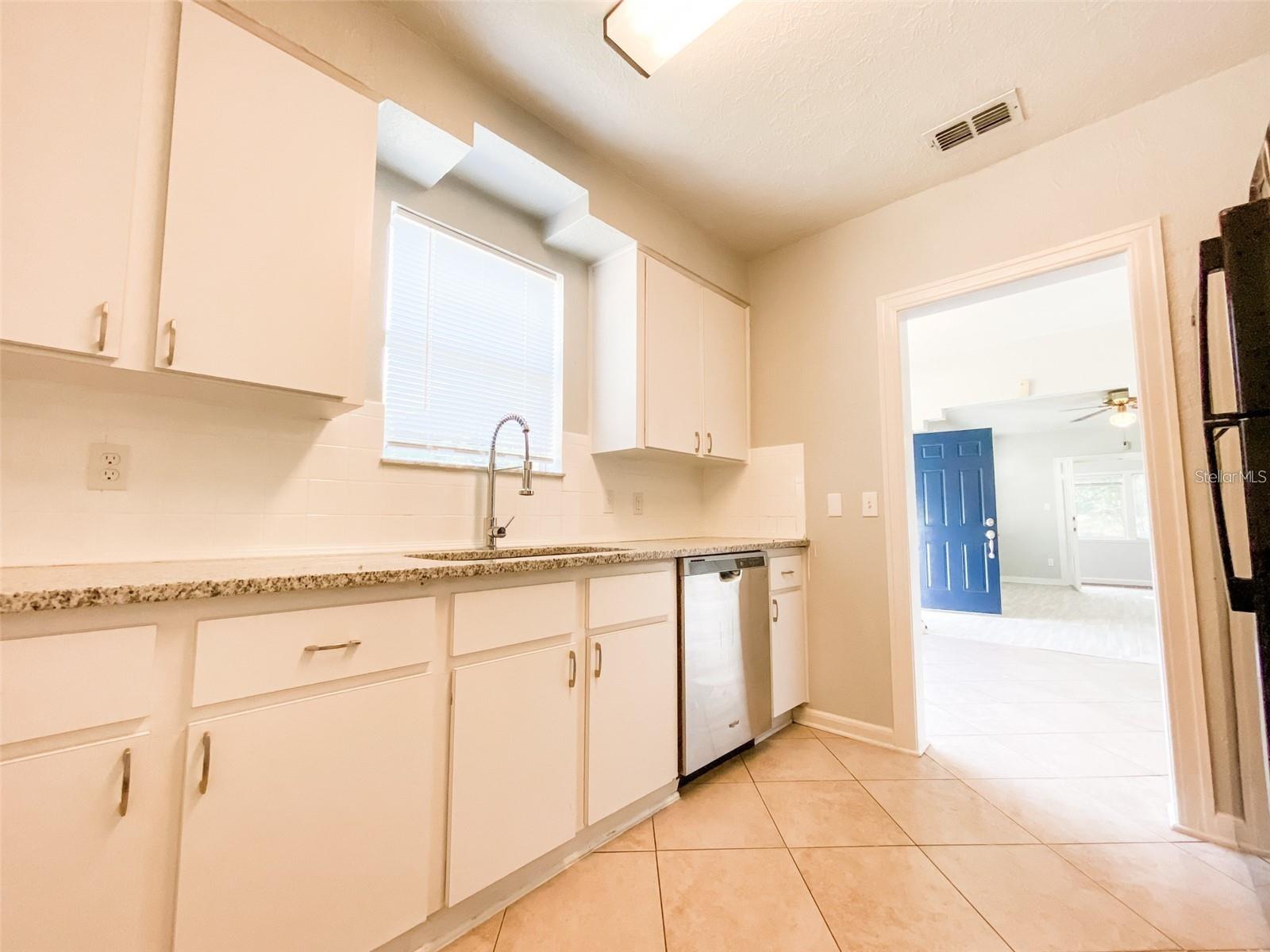 Image 3 of 20 For 800 Frances Avenue