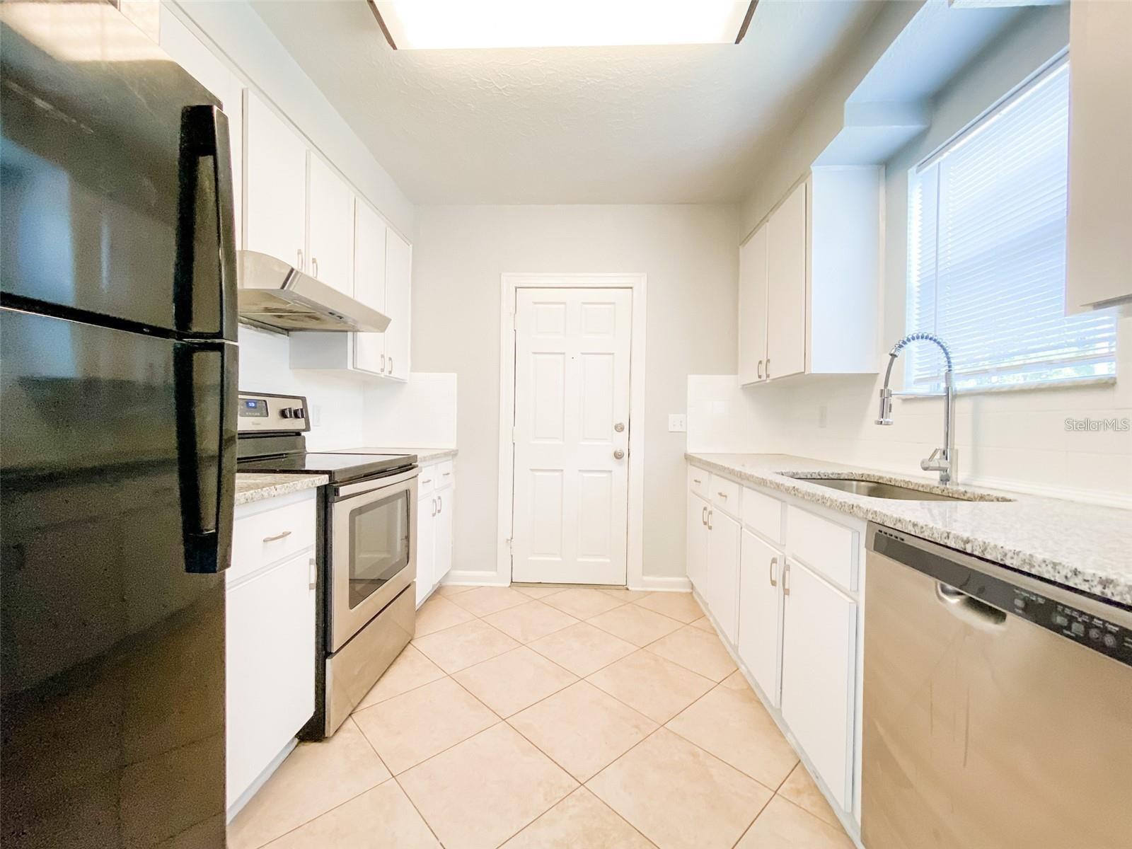 Image 4 of 20 For 800 Frances Avenue