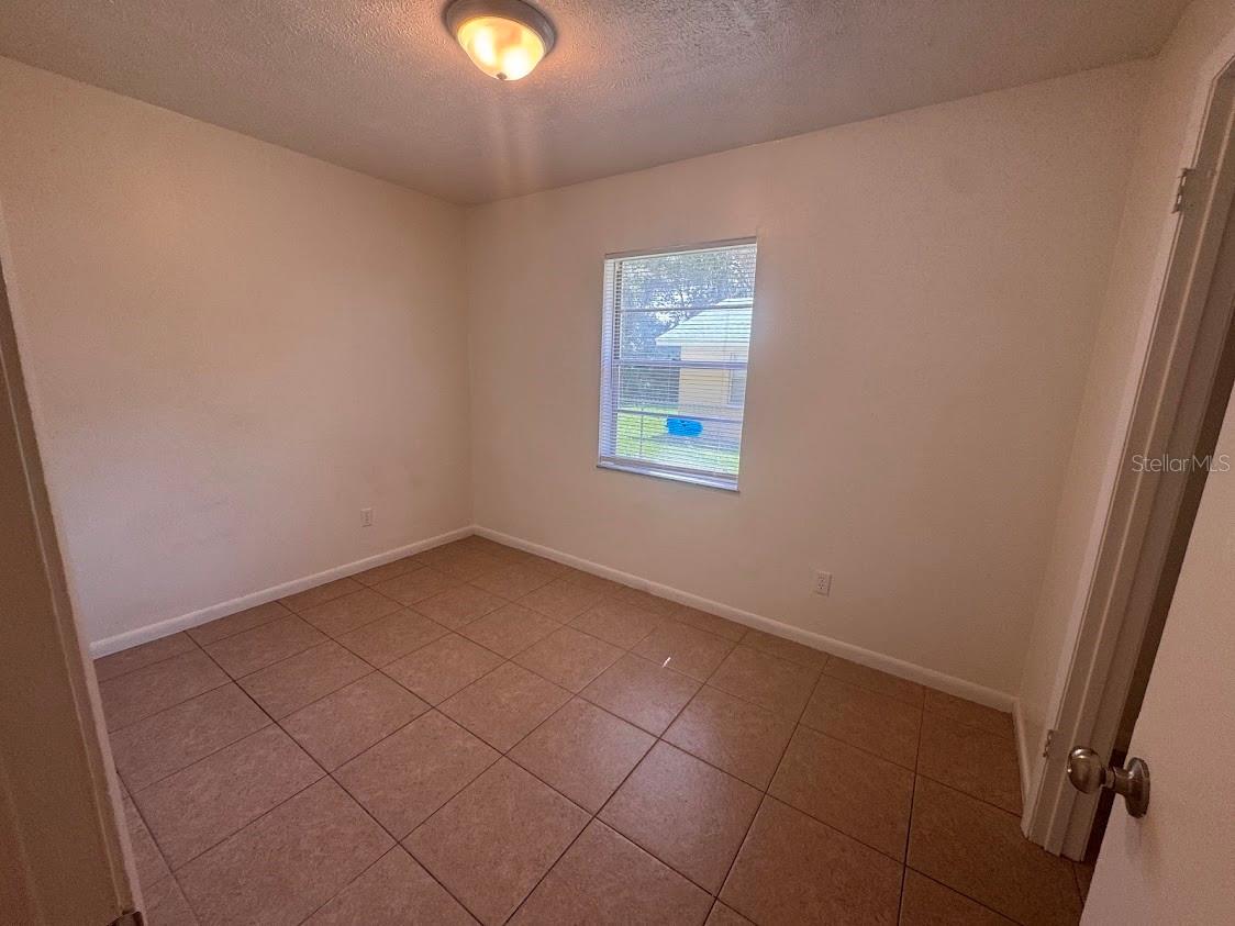 Listing photo id 8 for 21362 Anderson Road