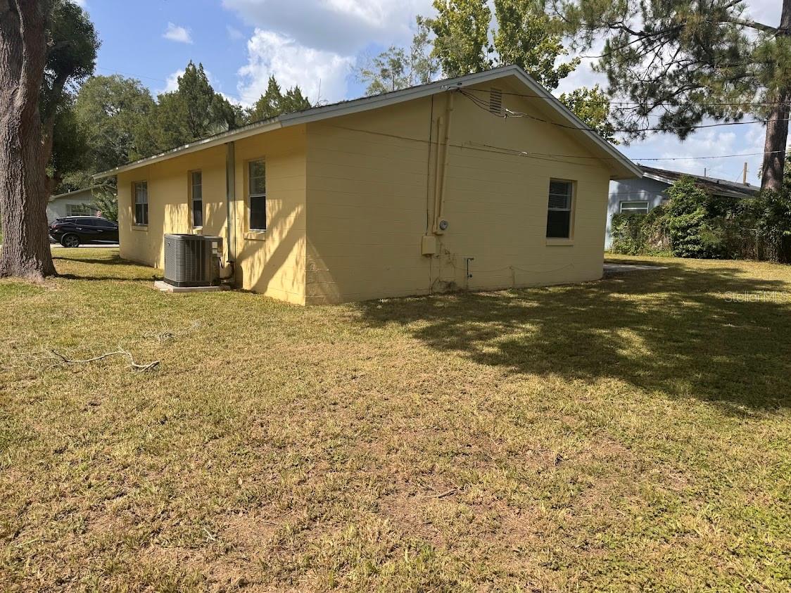 Listing photo id 11 for 21362 Anderson Road