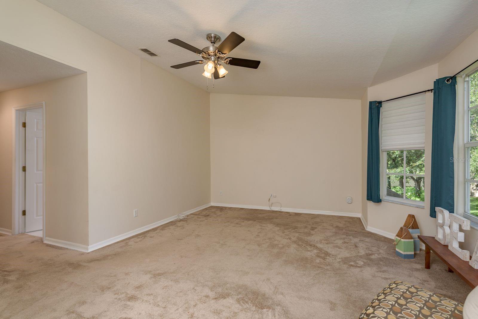 Image 26 of 59 For 511 Spring Lake Circle