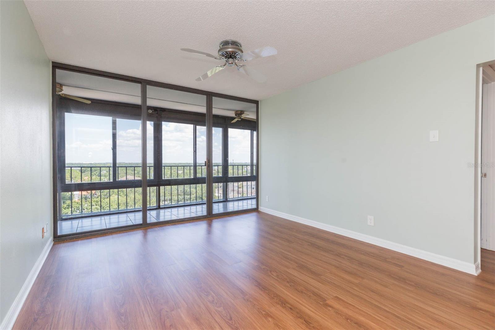 Image 10 of 38 For 3211 Swann Avenue 1001