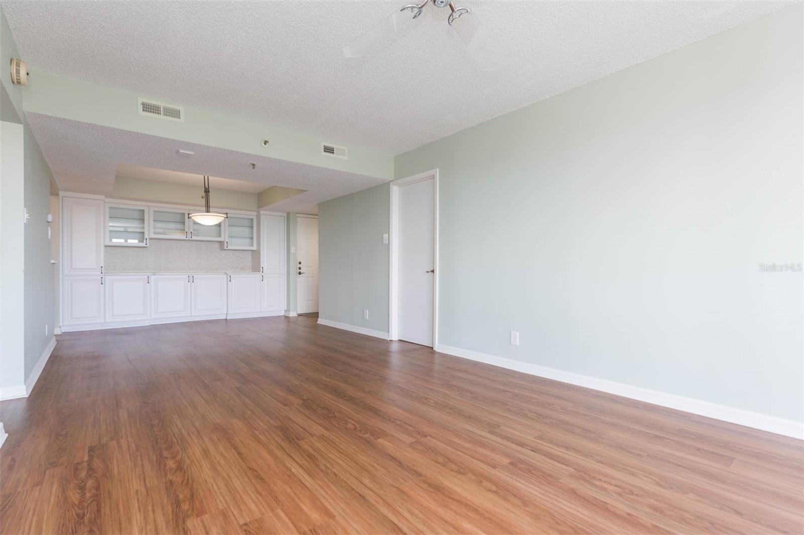 Image 12 of 38 For 3211 Swann Avenue 1001