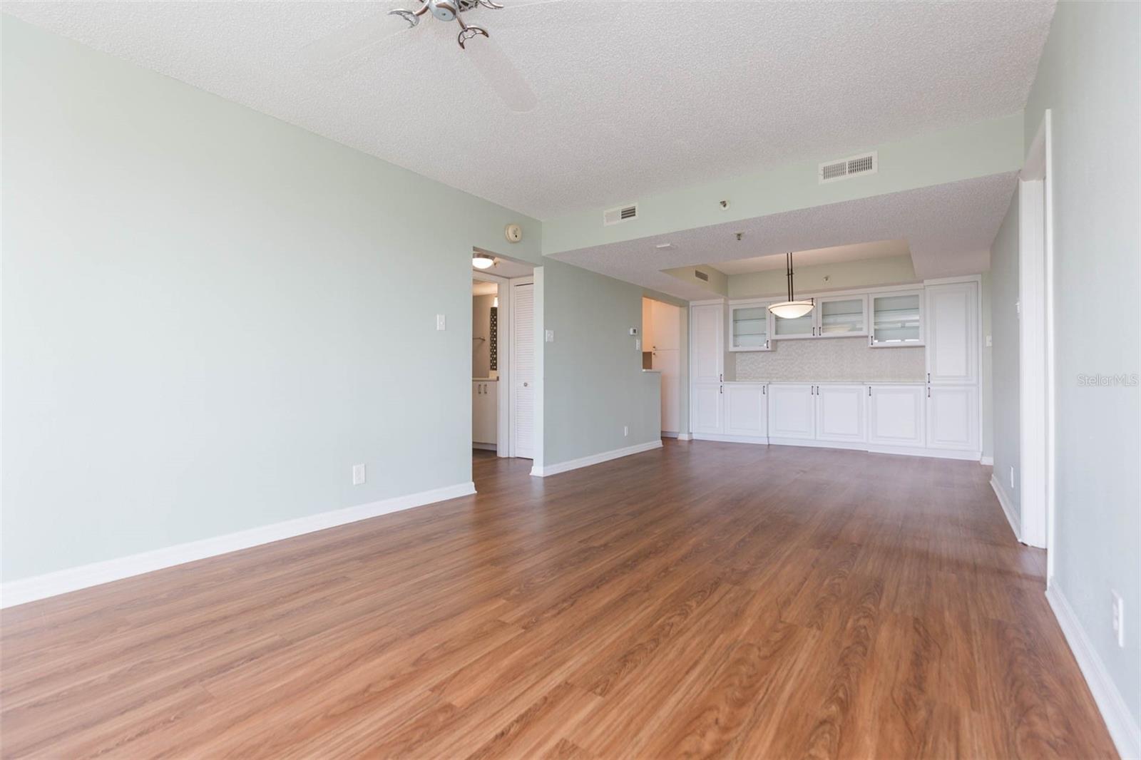 Image 13 of 38 For 3211 Swann Avenue 1001