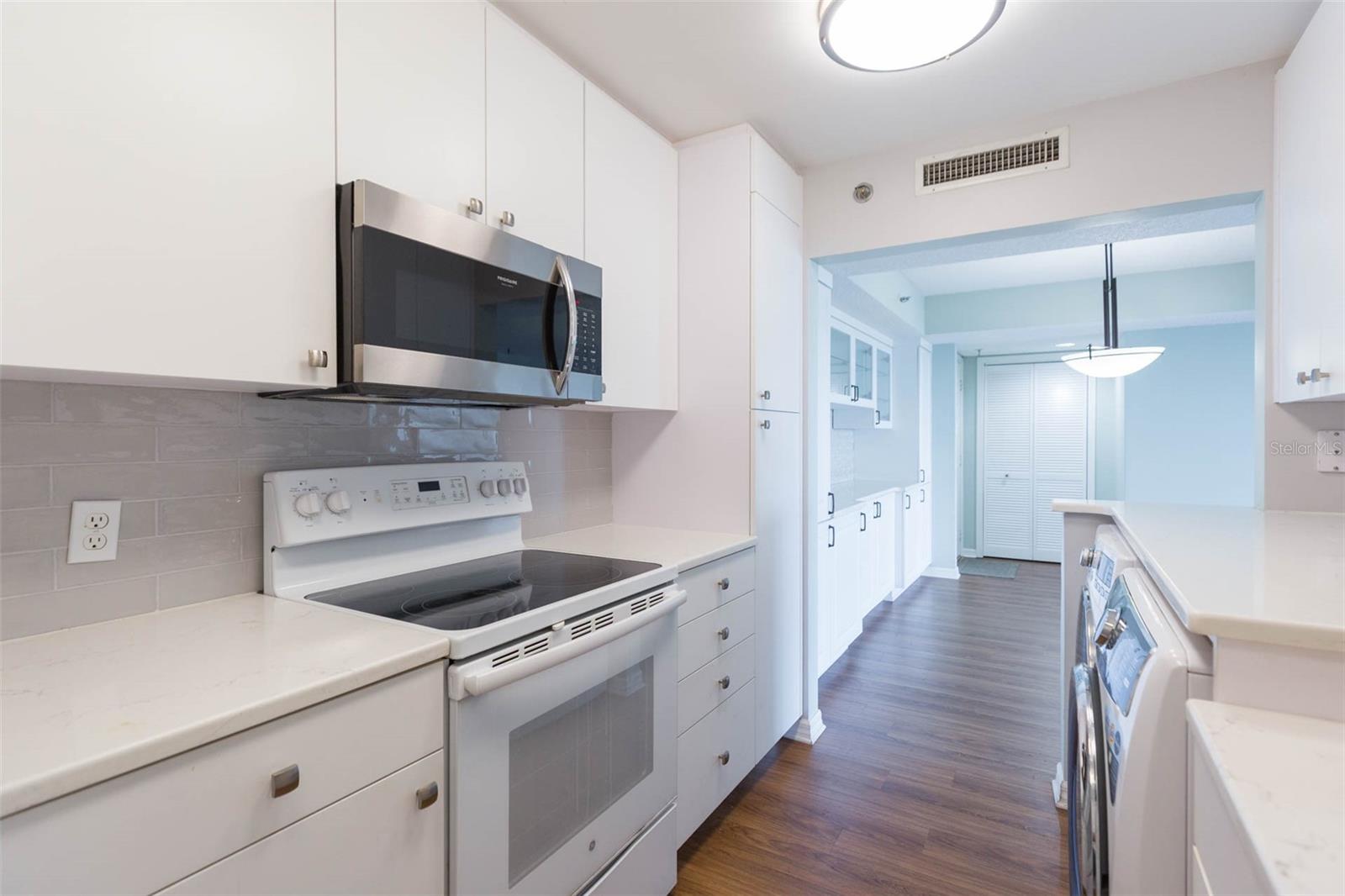 Image 18 of 38 For 3211 Swann Avenue 1001