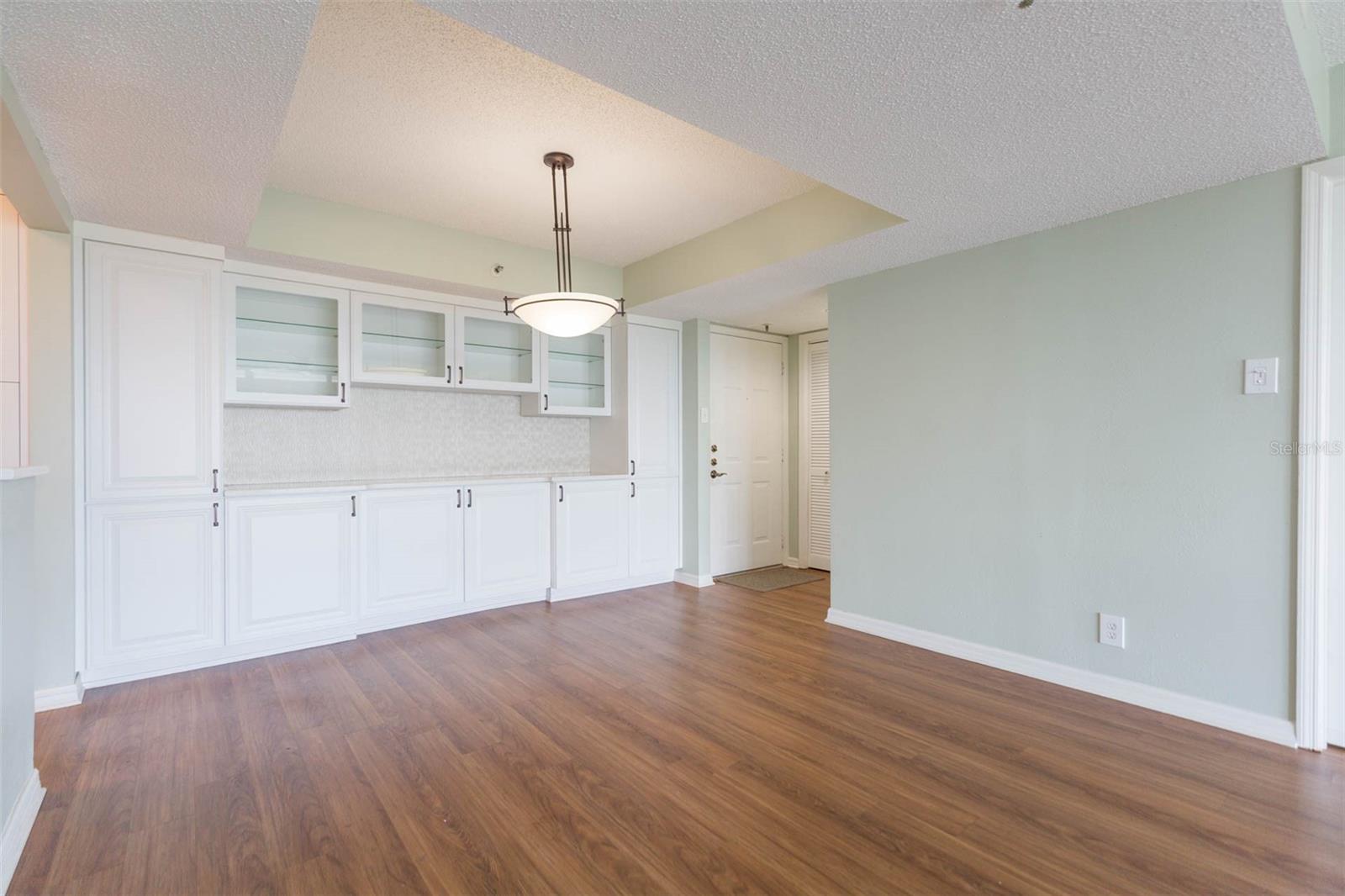 Image 3 of 38 For 3211 Swann Avenue 1001