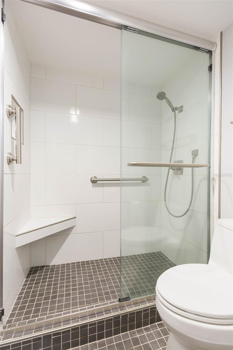 Image 32 of 38 For 3211 Swann Avenue 1001