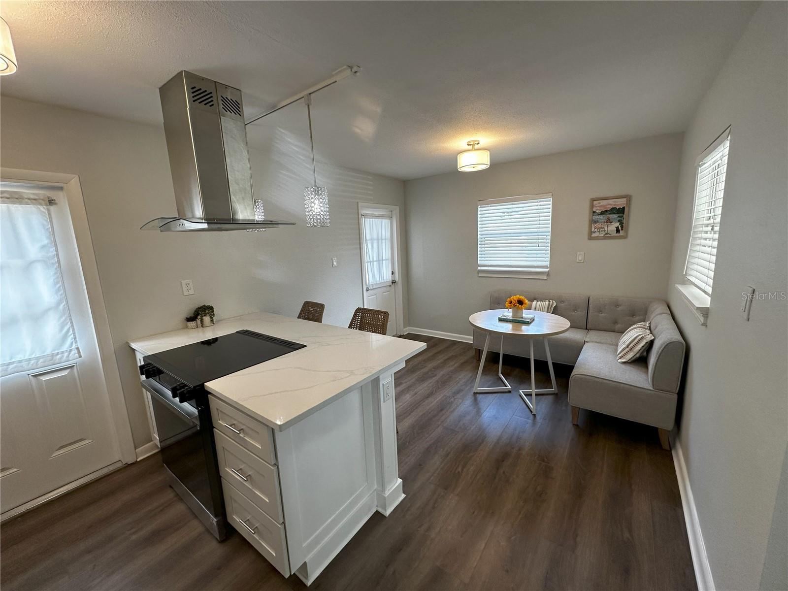 Image 11 of 39 For 906 Idlewild Avenue