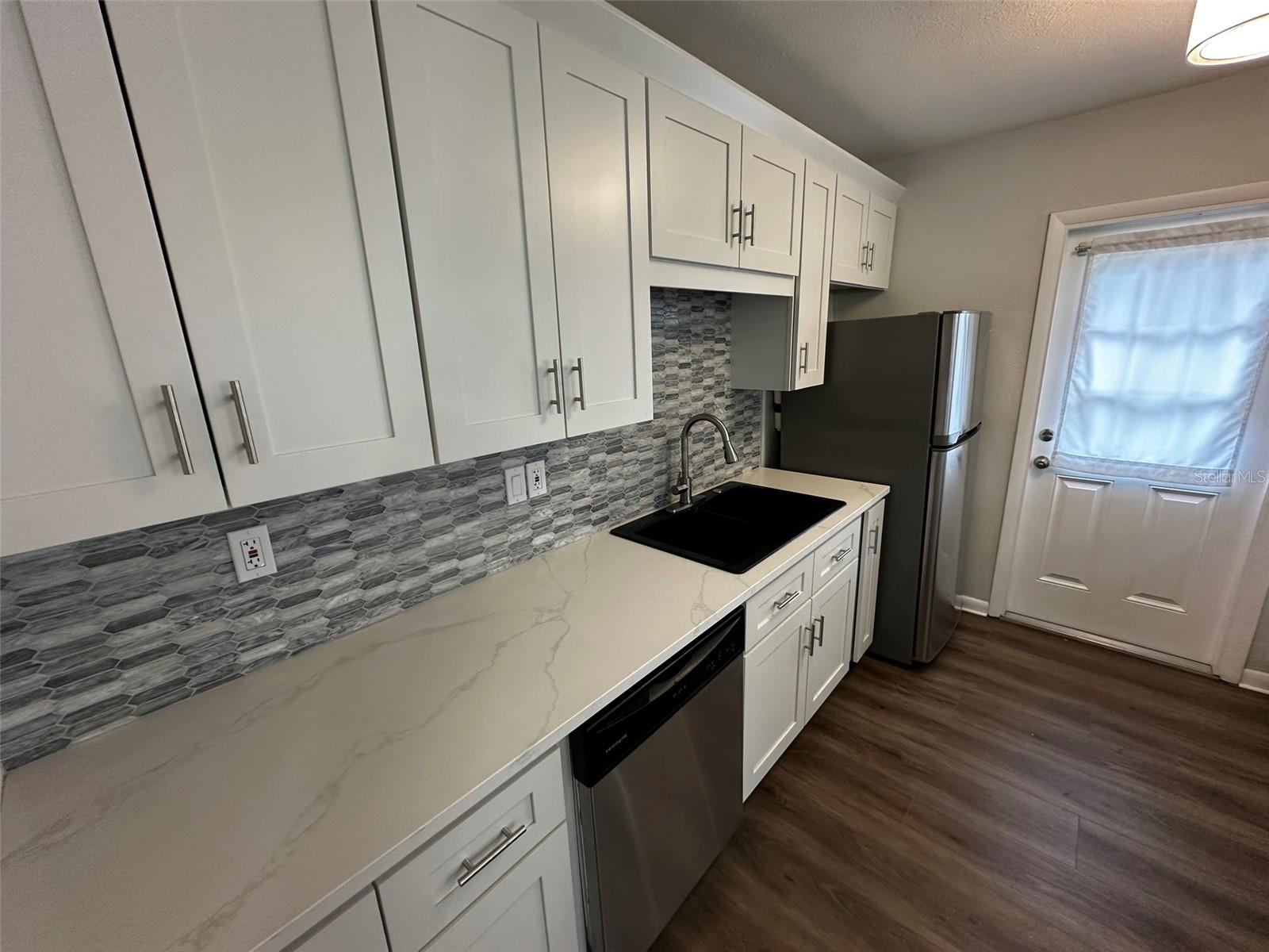 Image 17 of 39 For 906 Idlewild Avenue