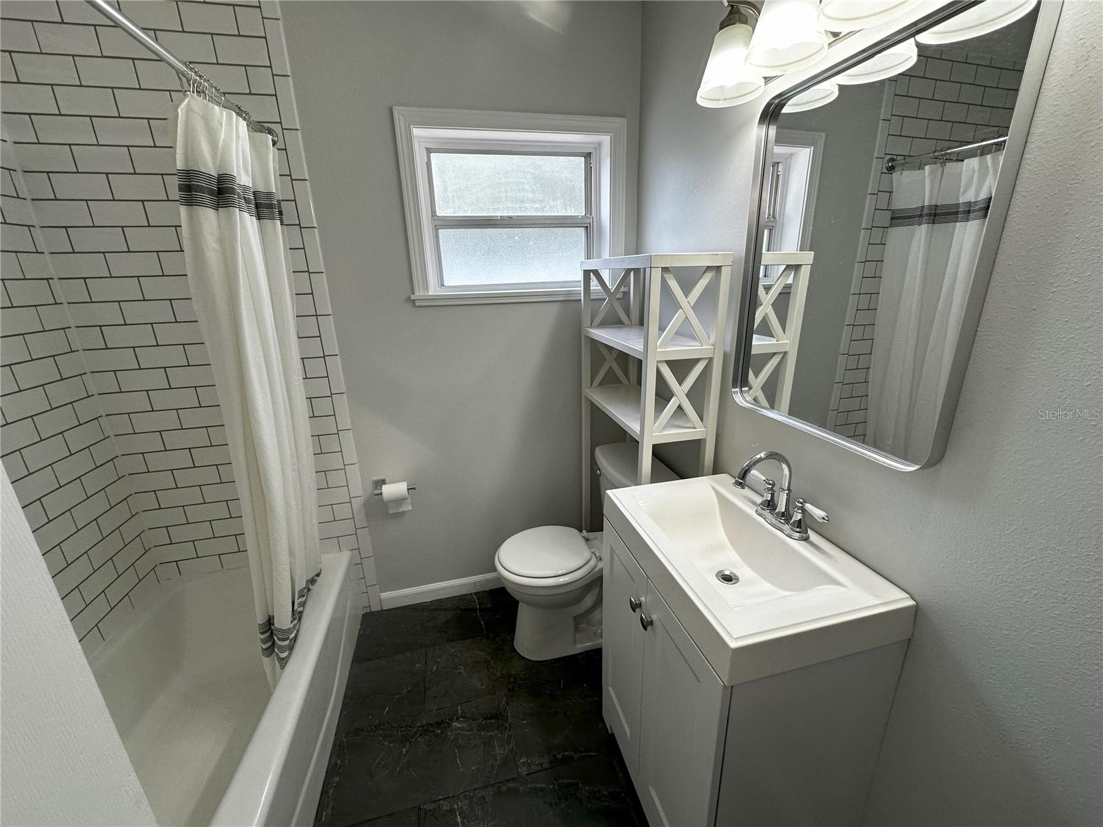 Image 24 of 39 For 906 Idlewild Avenue