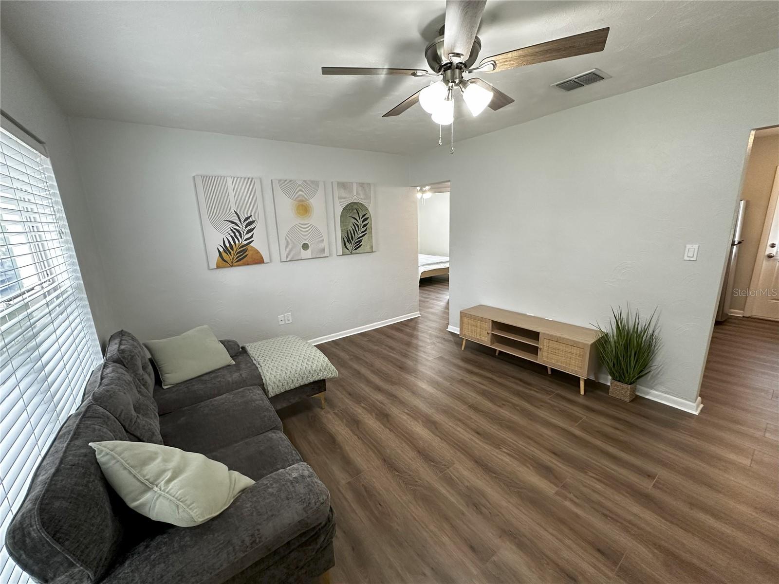 Image 8 of 39 For 906 Idlewild Avenue