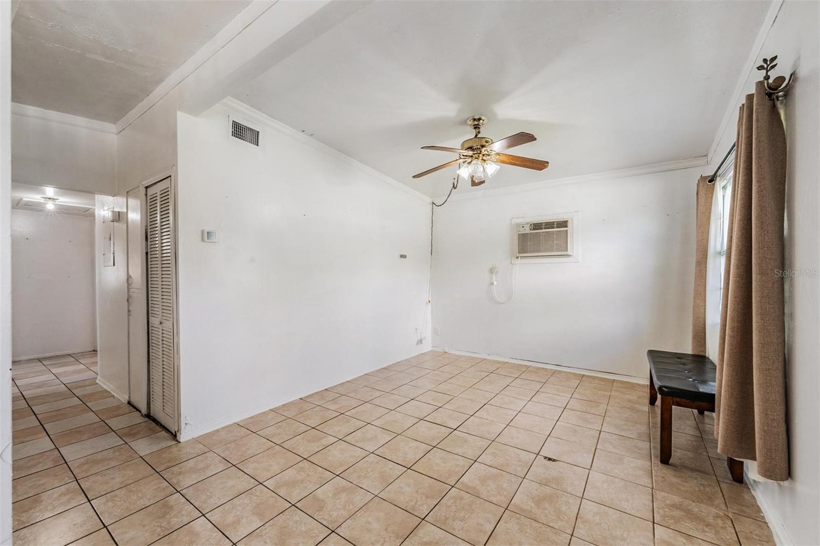 Listing photo id 8 for 4924 82nd Street