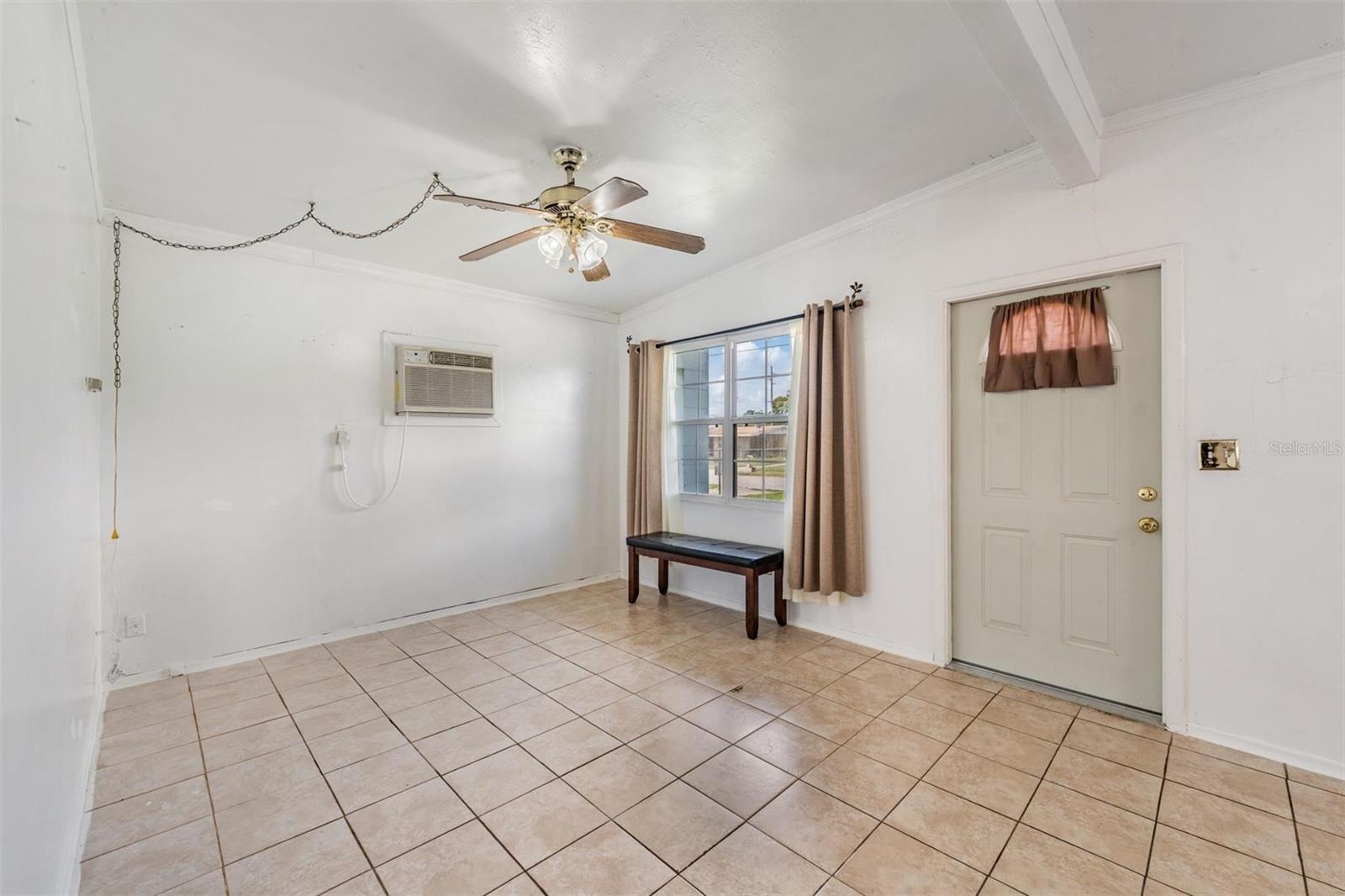 Listing photo id 9 for 4924 82nd Street