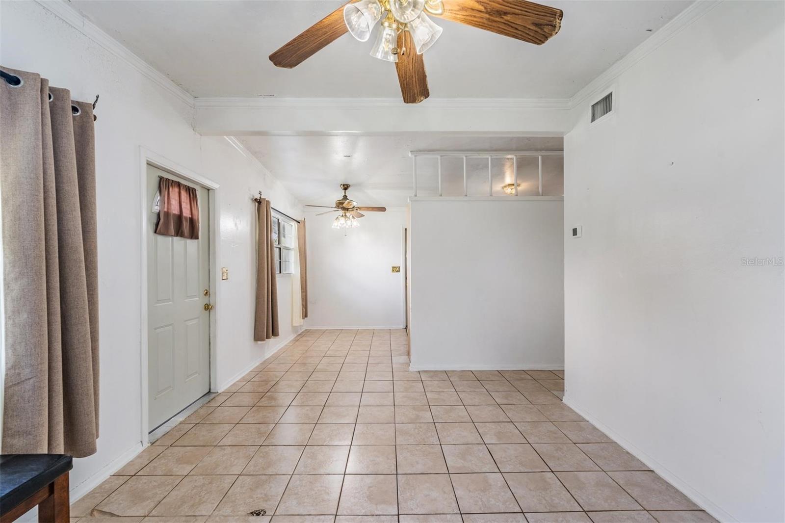 Listing photo id 10 for 4924 82nd Street