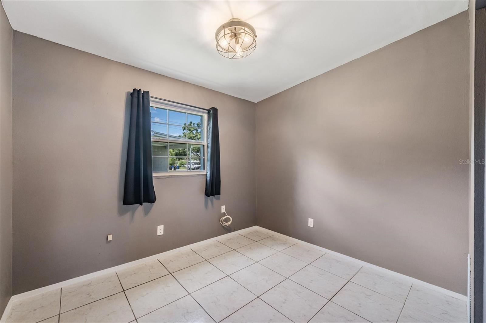Listing photo id 11 for 4924 82nd Street
