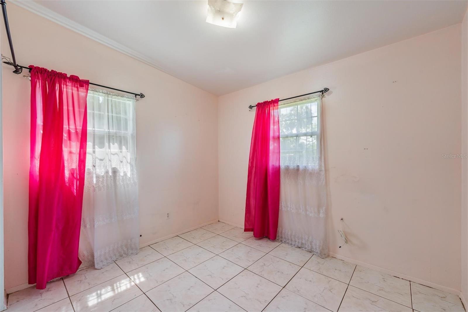 Listing photo id 12 for 4924 82nd Street