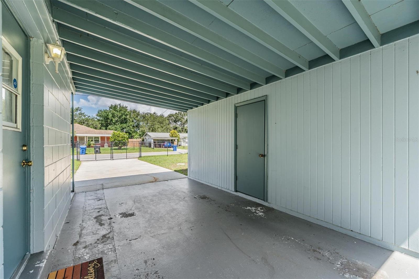 Listing photo id 18 for 4924 82nd Street