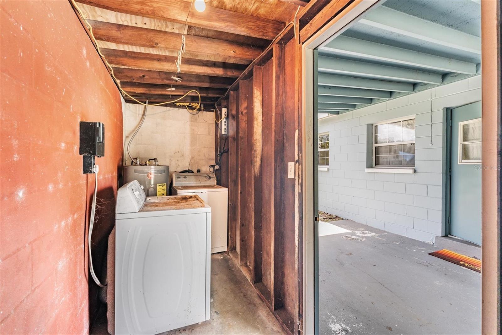 Listing photo id 24 for 4924 82nd Street