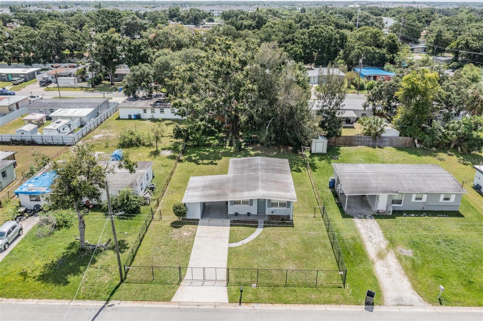 Listing photo id 27 for 4924 82nd Street
