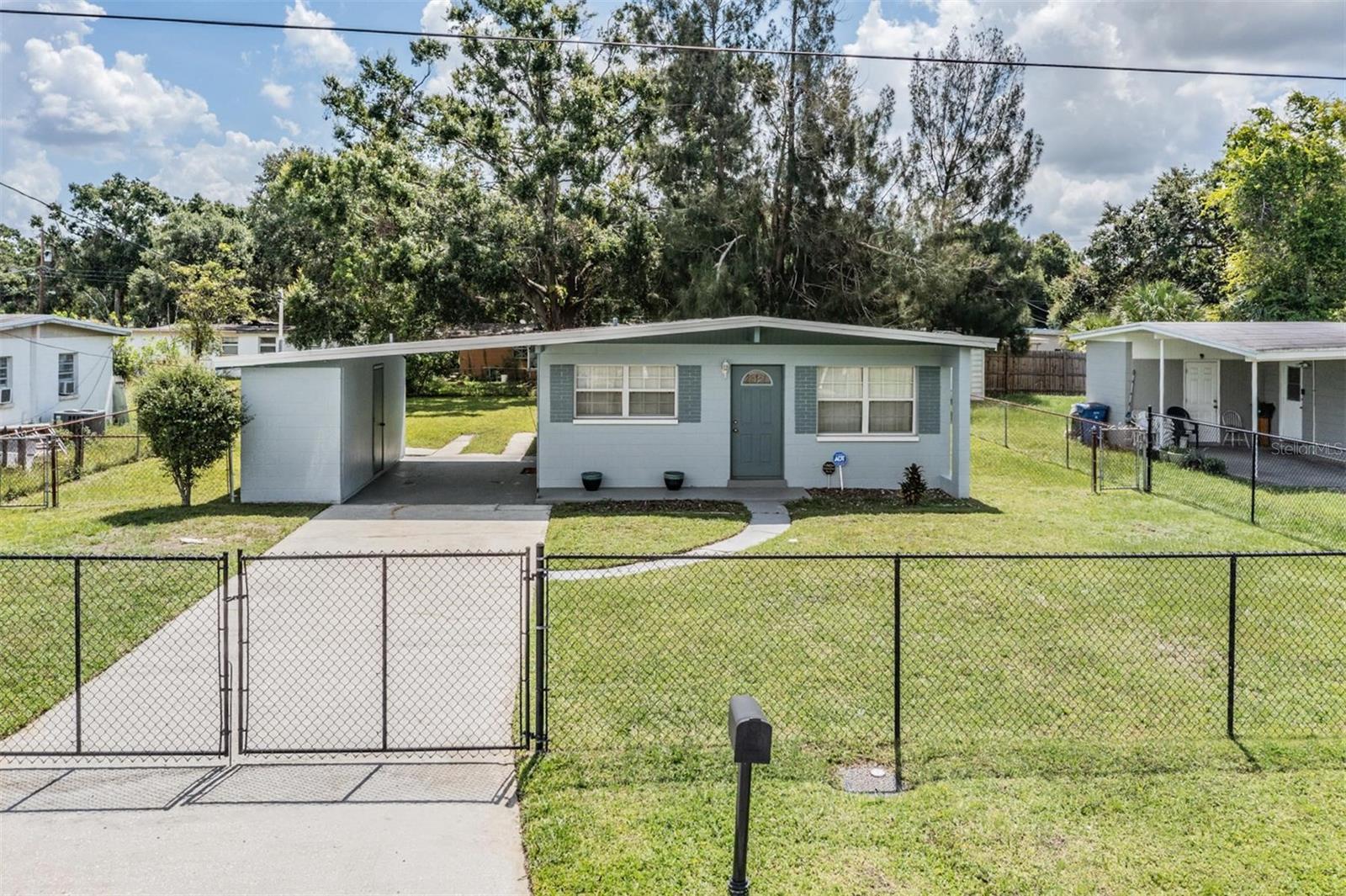 Listing photo id 1 for 4924 82nd Street