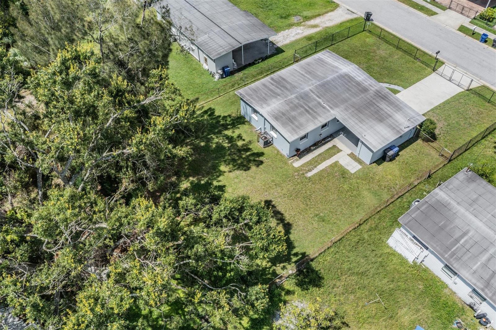 Listing photo id 28 for 4924 82nd Street