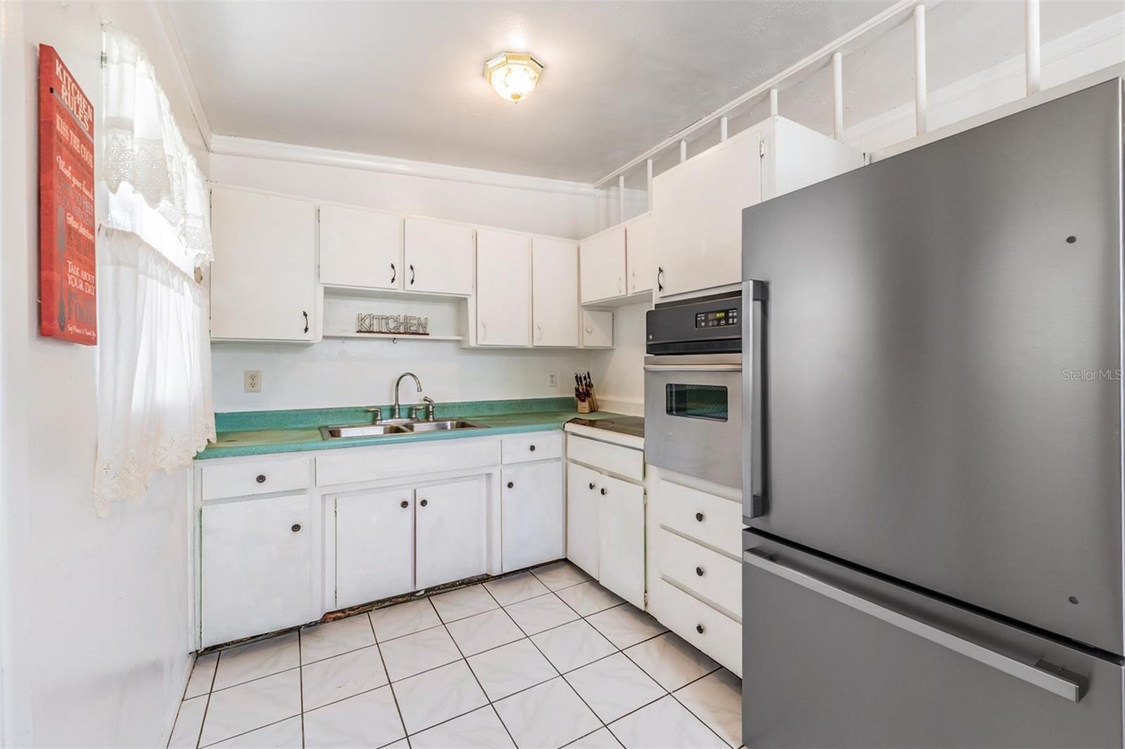 Listing photo id 2 for 4924 82nd Street