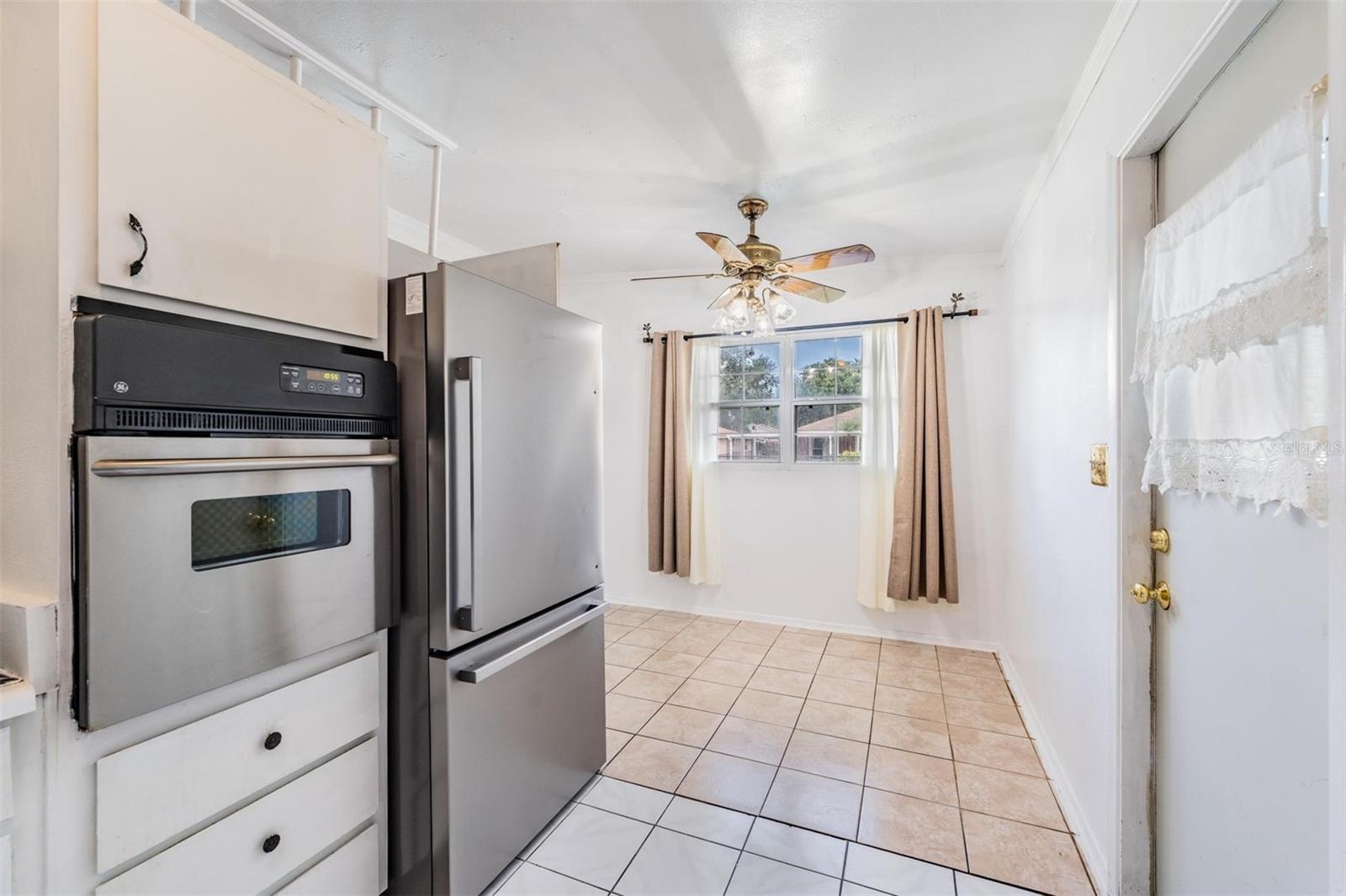 Listing photo id 3 for 4924 82nd Street