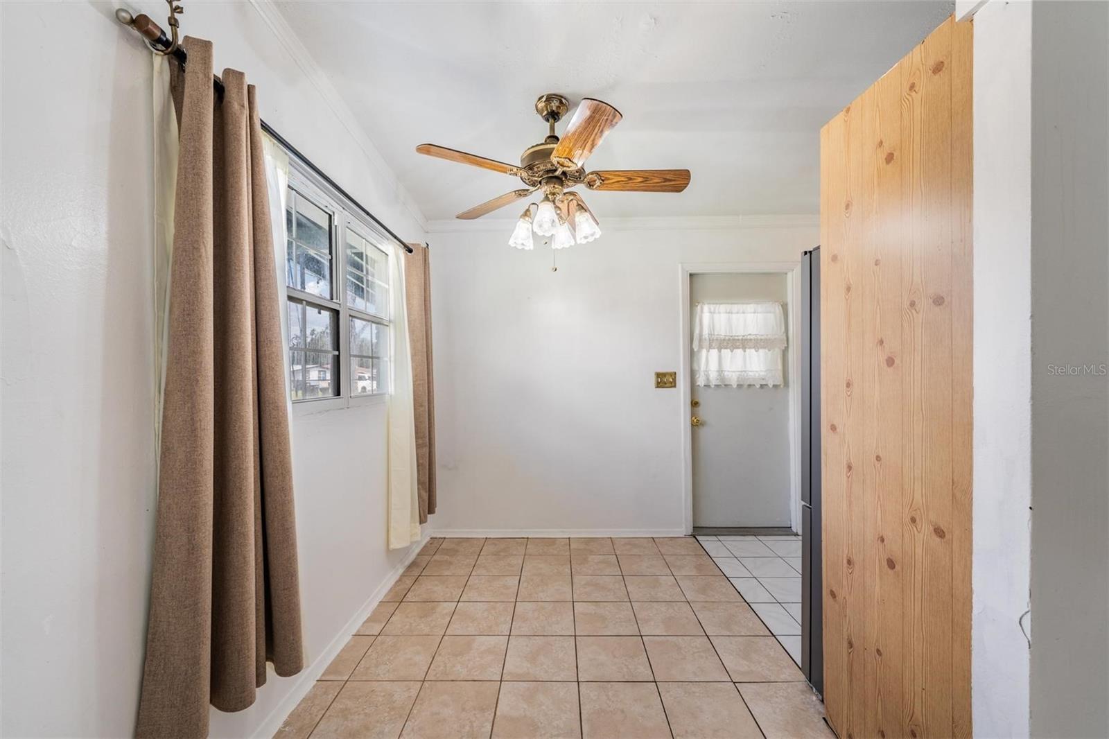Listing photo id 6 for 4924 82nd Street