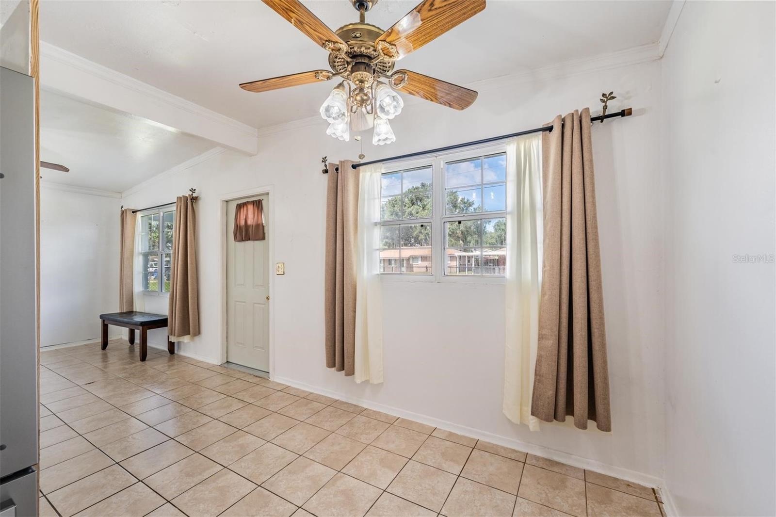 Listing photo id 7 for 4924 82nd Street